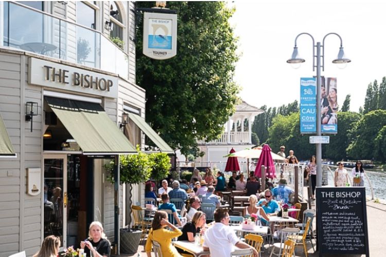 The Bishop Restaurant overlooking the Thames in Kingston